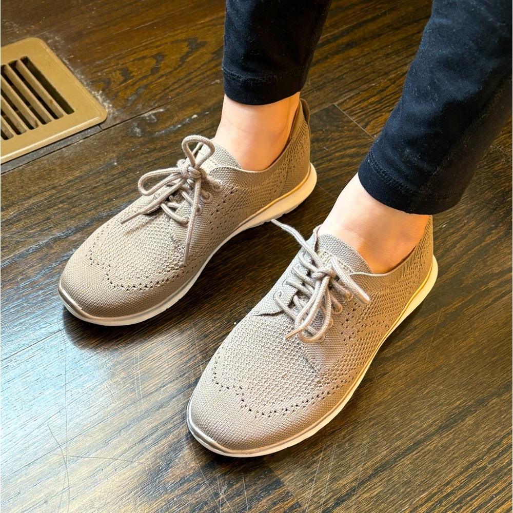 Hush Puppies, Knit Oxford Looking Shoes in Grey / Tan, Size 6
